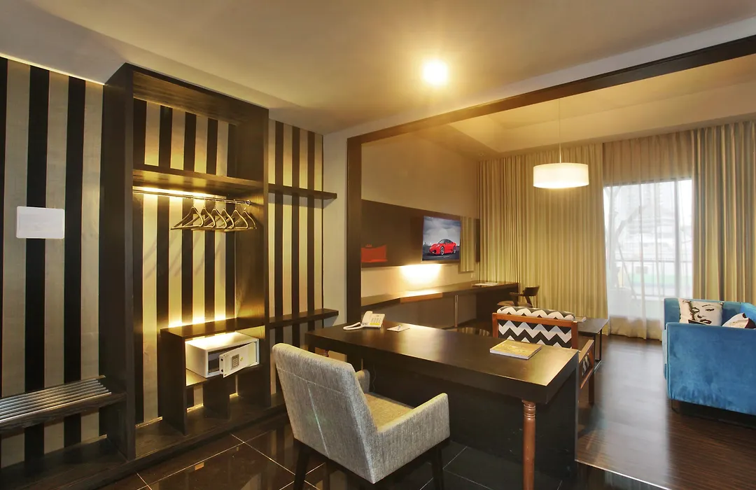 Cabin Hotel-1