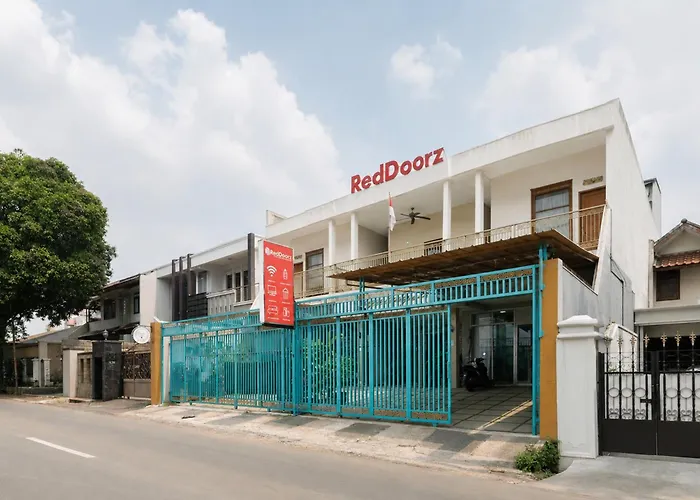RedDoorz near Cipinang Indah Mall Jakarta